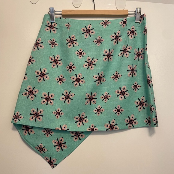 Mint set with asymmetrical mini skirt and jacket size small 4 6 - Picture 5 of 7